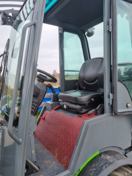 Hoflader L2316 und L2416 inkl. Schaufel und Staplerzinken